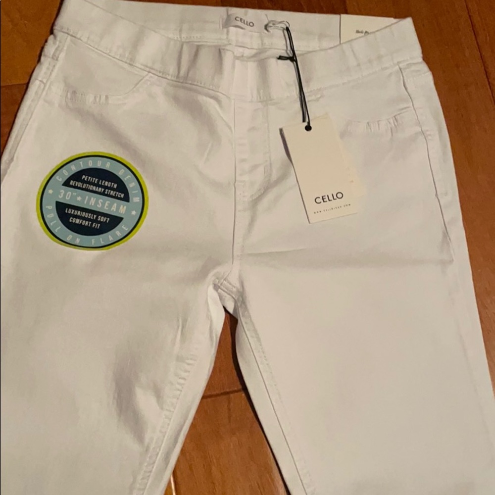 Brand new sz medium Cello white jeans